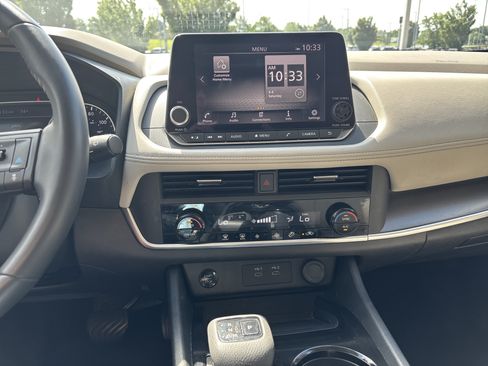 Used 2025 Nissan Rogue SV AWD/4WD image 21