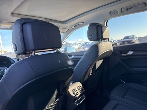 Used 2023 Audi Q5 2.0T Premium w/ Convenience Package image 11