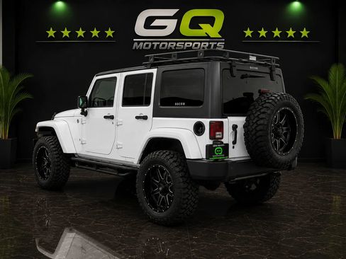 Used 2017 Jeep Wrangler Unlimited Sahara w/ Connectivity Group AWD/4WD image 5
