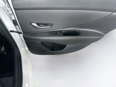 Used 2025 Hyundai Elantra SEL FWD image 28