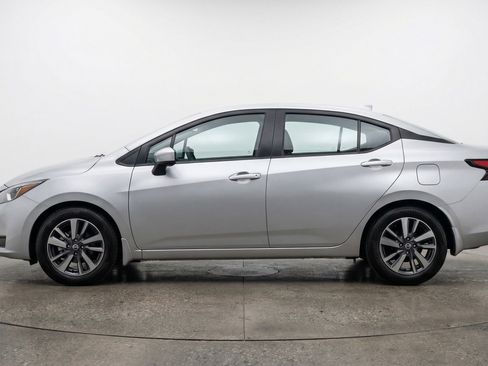 Used 2025 Nissan Versa SV FWD image 5