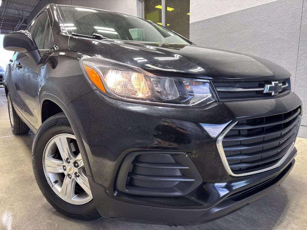 Used 2020 Chevrolet Trax LS w/ Tint and Cruise Package FWD image 2