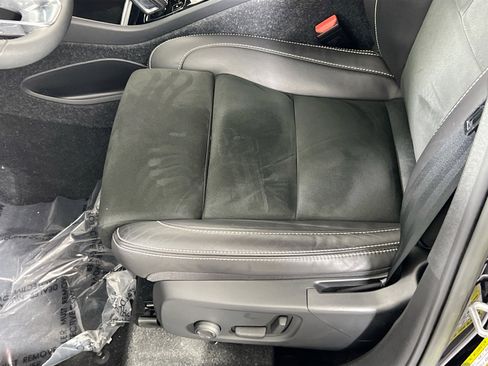 Used 2022 Volvo XC40 T5 R-Design w/ Advanced Package image 32