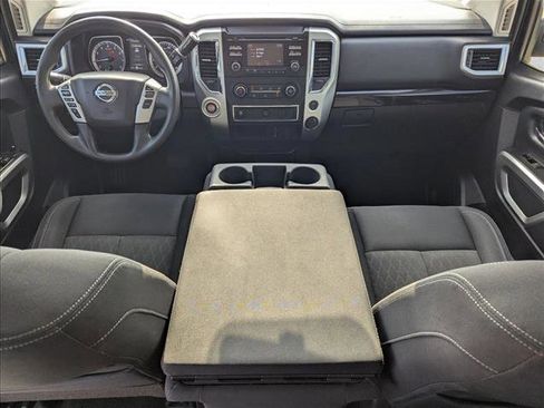 Used 2018 Nissan Titan SV image 15