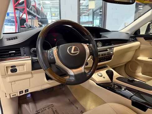Used 2013 Lexus ES 350 w/ Premium Pkg FWD image 11