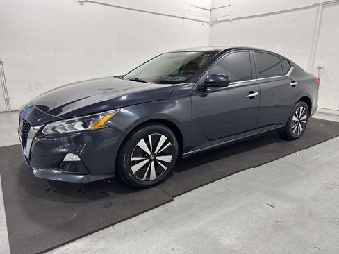 Used 2021 Nissan Altima 2.5 SV image 3