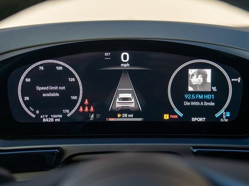 Used 2025 Porsche Cayenne image 15