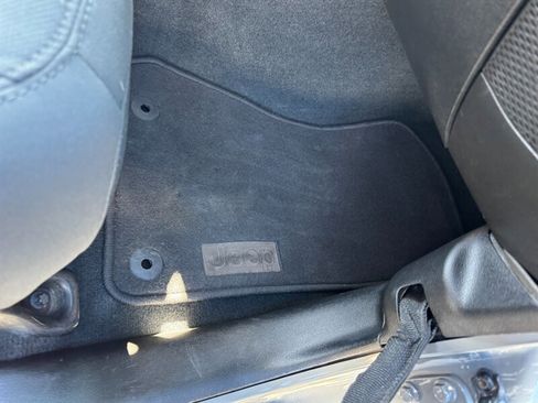 Used 2022 Jeep Gladiator Sport image 45