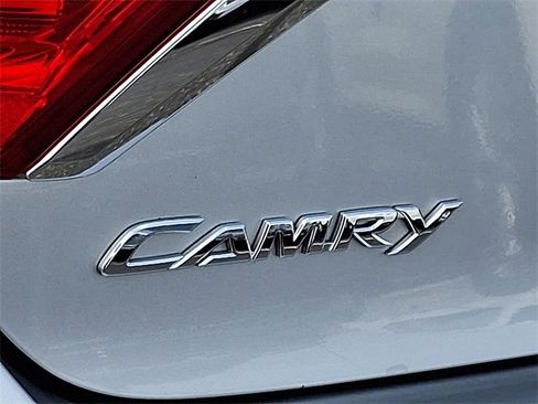Used 2016 Toyota Camry image 28