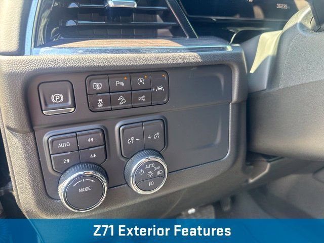 Used 2025 Chevrolet Suburban Z71 AWD/4WD image 22