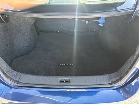 Used 2019 Nissan Sentra SV FWD image 8
