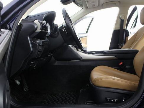 Used 2017 Lexus IS 300 AWD image 16