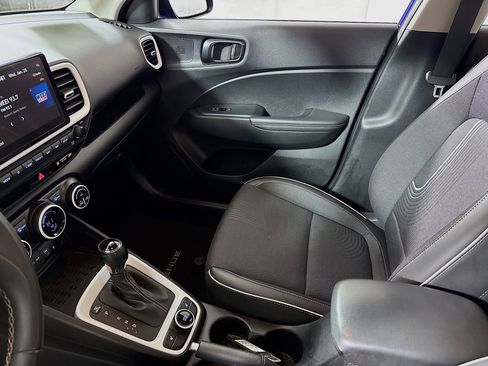 Used 2023 Hyundai Venue Limited image 23