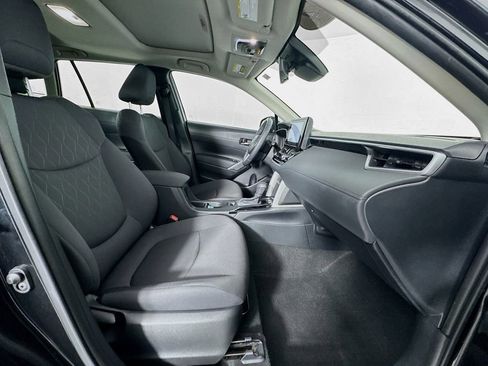 Used 2024 Toyota Corolla Cross LE w/ Moonroof Package image 34