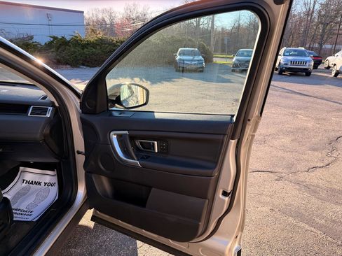 Used 2017 Land Rover Discovery Sport HSE image 27