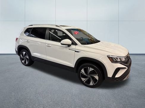 Used 2024 Volkswagen Taos SE image 8