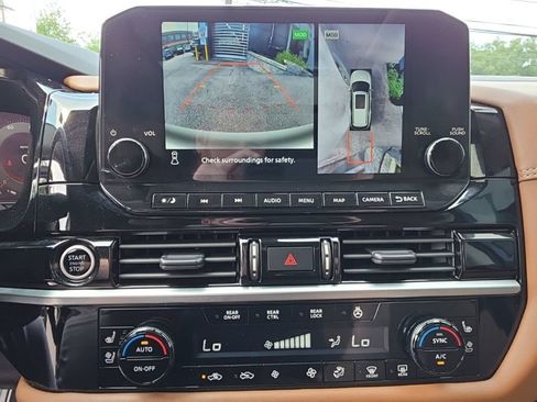 Used 2023 Nissan Pathfinder Platinum AWD/4WD image 14