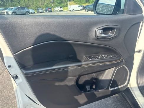 Used 2019 Jeep Compass Latitude AWD/4WD image 18