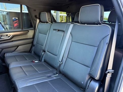 Used 2025 GMC Yukon Elevation AWD/4WD image 13
