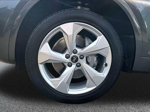 Used 2023 Audi Q5 2.0T Prestige w/ Prestige Package image 34