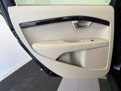 Used 2016 Volvo XC70 T5 Premier w/ Proximity Package image 9