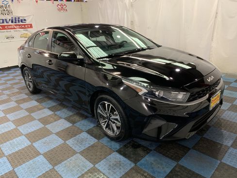 Used 2023 Kia Forte LXS image 8