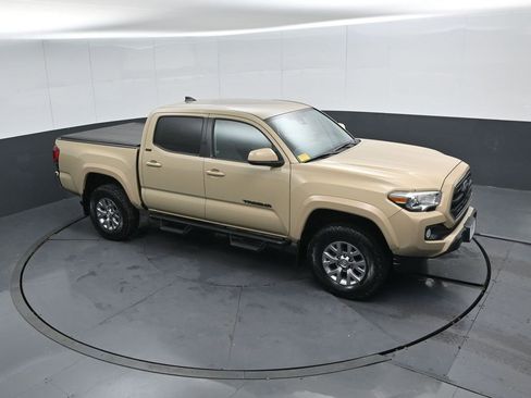 Certified 2018 Toyota Tacoma SR5 image 42