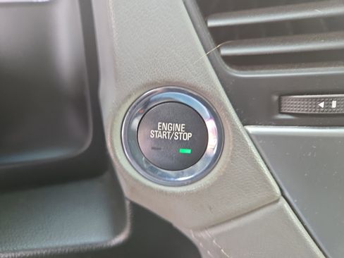 Used 2018 Chevrolet Suburban LT image 33