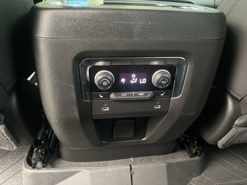 Used 2024 Chevrolet Suburban High Country image 26