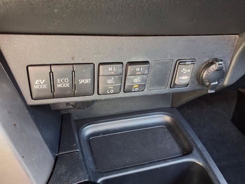 Used 2016 Toyota RAV4 Limited w/ Advanced Technology Package AWD/4WD image 9