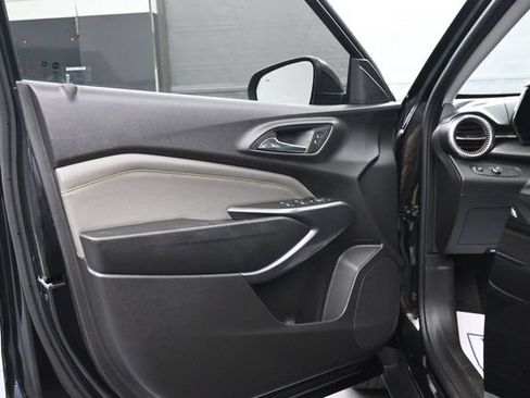 Used 2025 Chevrolet Trax ACTIV w/ Driver Confidence Package FWD image 9