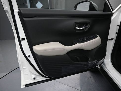 New 2026 Honda HR-V LX image 3