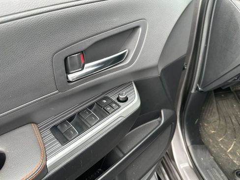 Used 2022 Toyota Sienna XSE FWD image 11