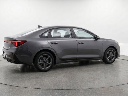 Used 2025 Kia K4 LXS image 9