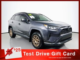 Used 2019 Toyota RAV4 LE video 1