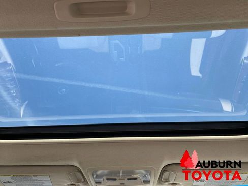 Used 2012 Toyota Camry XLE FWD image 24