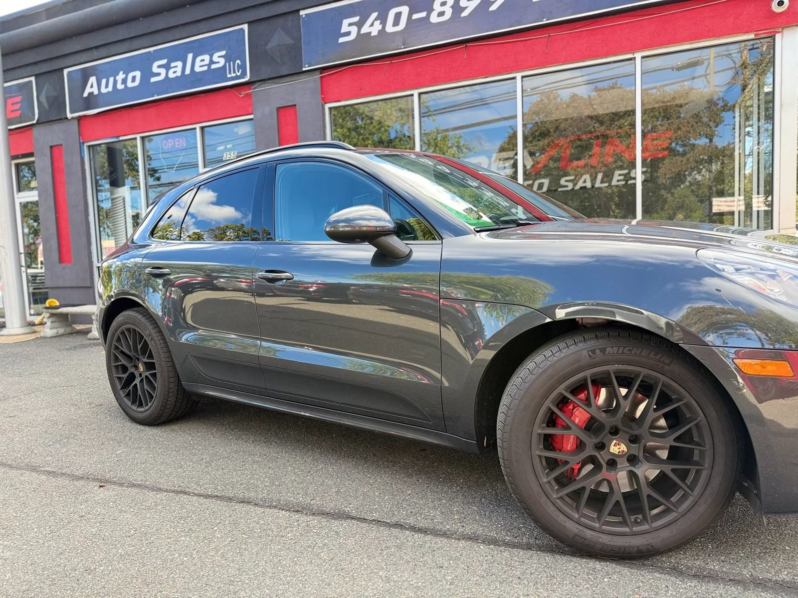 Used 2017 Porsche Macan GTS w/ Premium Package Plus AWD/4WD image 4