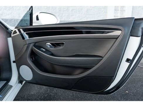 Used 2022 Bentley Continental GT V8 image 34