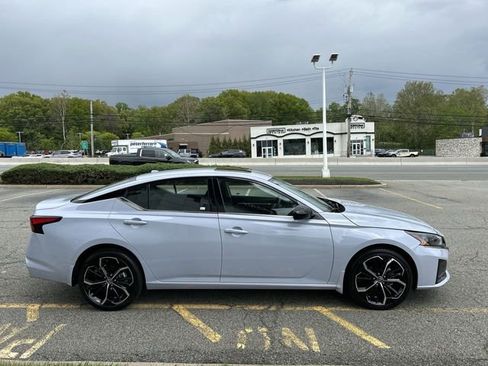Certified 2024 Nissan Altima 2.5 SR w/ SR Premium Package AWD/4WD image 9