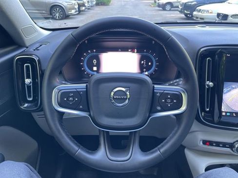 Certified 2023 Volvo XC40 B5 Plus w/ Protection Package Premier image 19