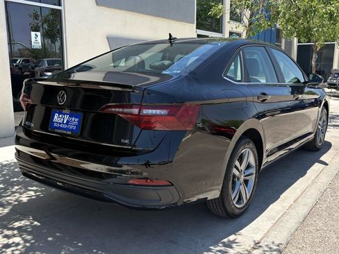 Used 2024 Volkswagen Jetta SE FWD image 4