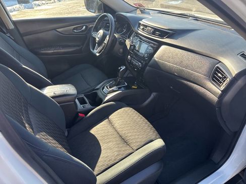 Used 2017 Nissan Rogue SV image 10