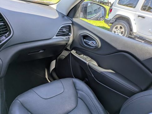 Certified 2020 Jeep Cherokee Limited FWD image 13