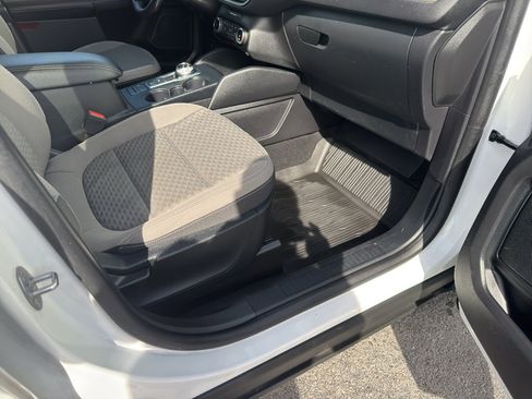 Used 2022 Ford Escape SE w/ SE Sport Appearance Package image 23