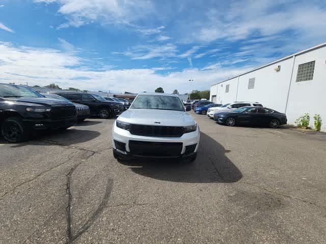 Used 2024 Jeep Grand Cherokee L Altitude AWD/4WD image 5