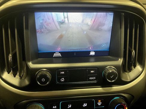 Used 2022 Chevrolet Colorado LT w/ LT Convenience Package image 19