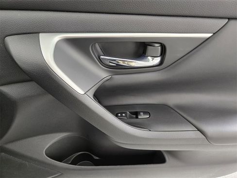 Used 2017 Nissan Altima 2.5 SV w/ Convenience Package image 22