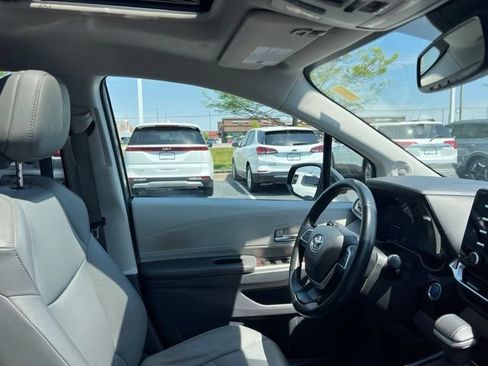 Used 2022 Toyota Sienna XLE w/ XLE Plus Package FWD image 39