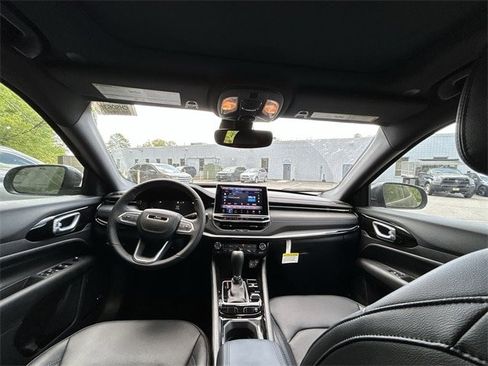 New 2025 Jeep Compass Limited w/ High Altitude Package image 12