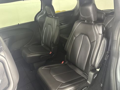 New 2026 Chrysler Pacifica Select image 10